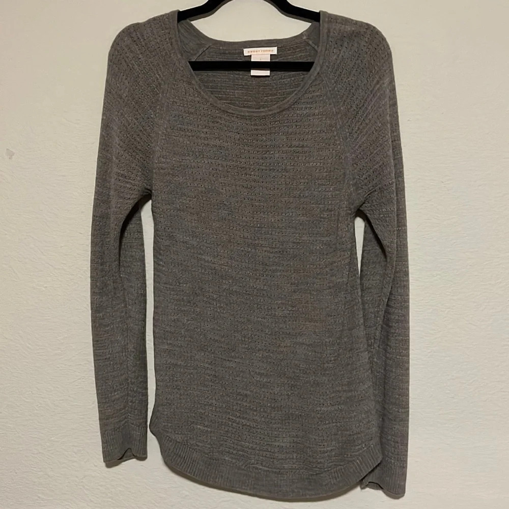 Sweet Romeo Long Sleeve light sweater size Large